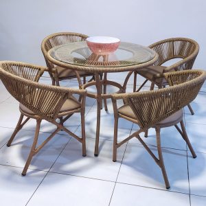 Conjunto de Mesa e Cadeira para Varanda e Área Externa em Corda Náutica,  Fibra Sintética, Natural , Vime, Junco, Rattan e Apuí